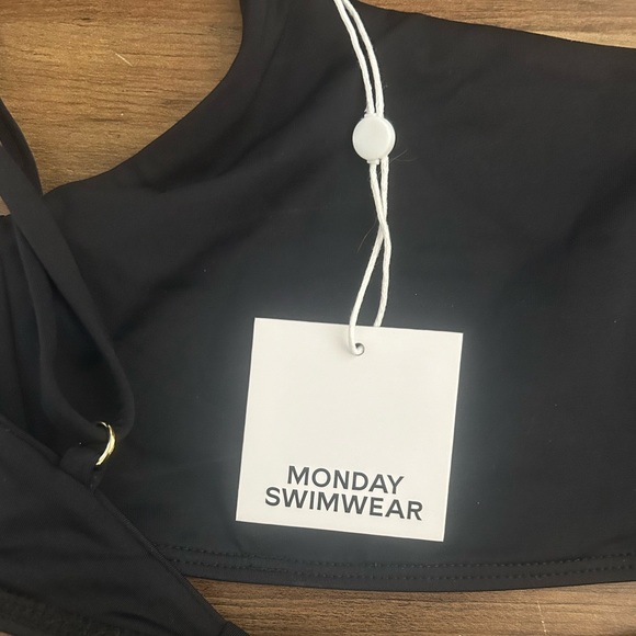 Monday Swimwear Sicily Top Black M - Picture 8 of 9